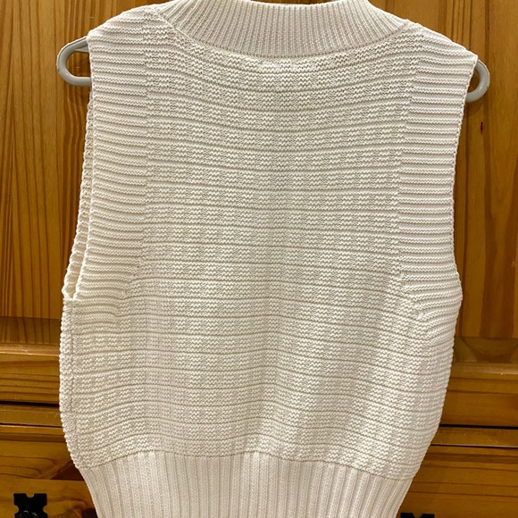 Sleeveless Sweater - Picture 3 of 3